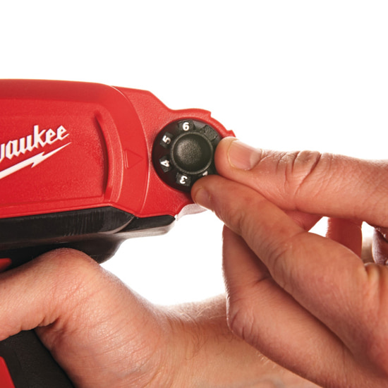 Pistolet do kleju MILWAUKEE C18-PCG 310ml- wynajem Poznań - BIS Wypożyczalnia Foto 03